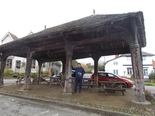 Rob_Scourfield_out_and_about_in_Pembridge_Herefordshire